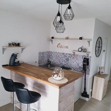 Appartement F2 Centre-Ville Issoire Avec Jolie Vue Экстерьер фото