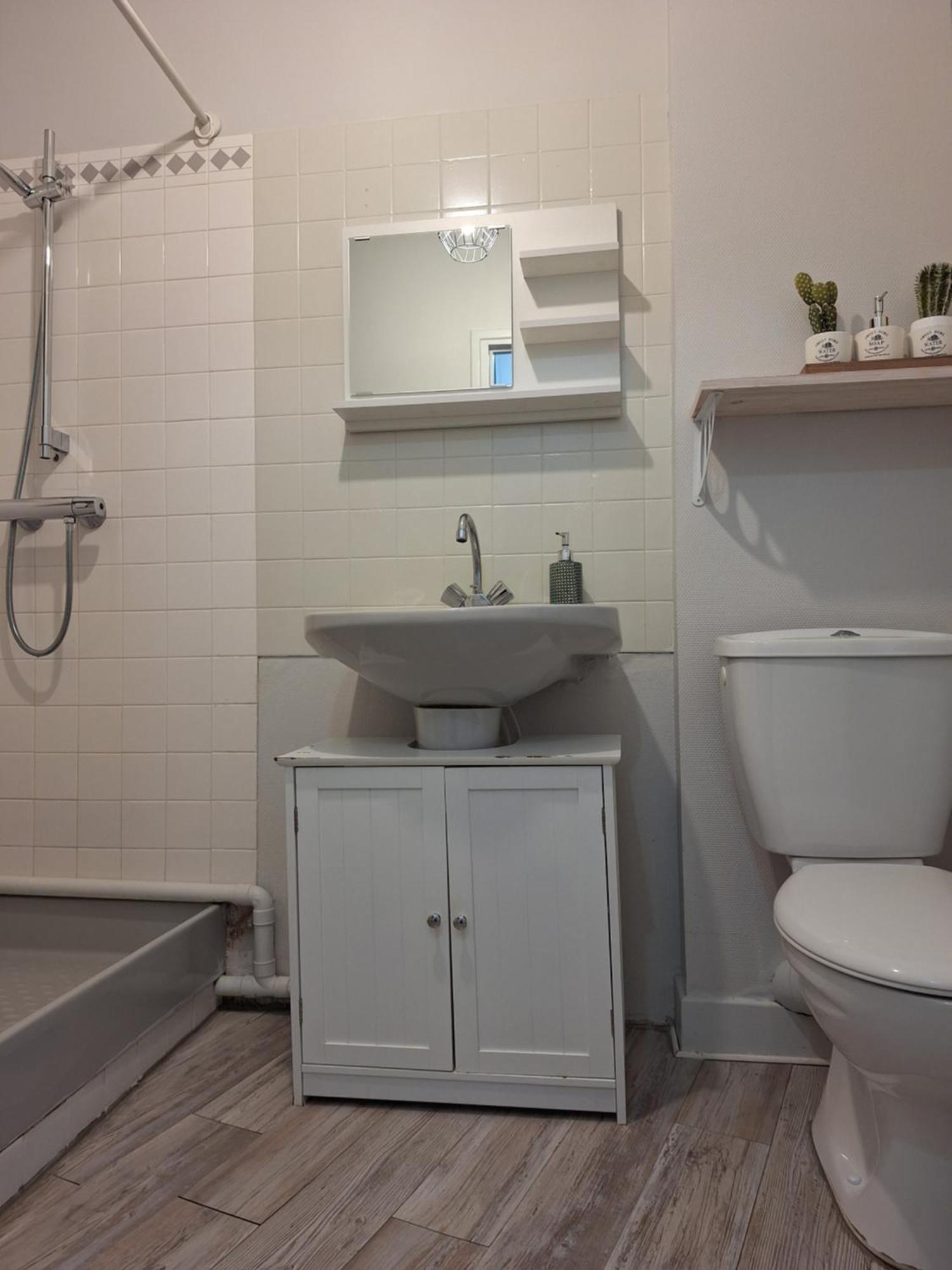 Appartement F2 Centre-Ville Issoire Avec Jolie Vue Экстерьер фото