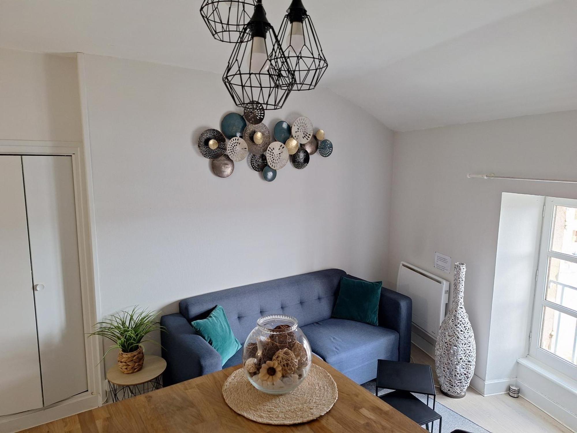 Appartement F2 Centre-Ville Issoire Avec Jolie Vue Экстерьер фото