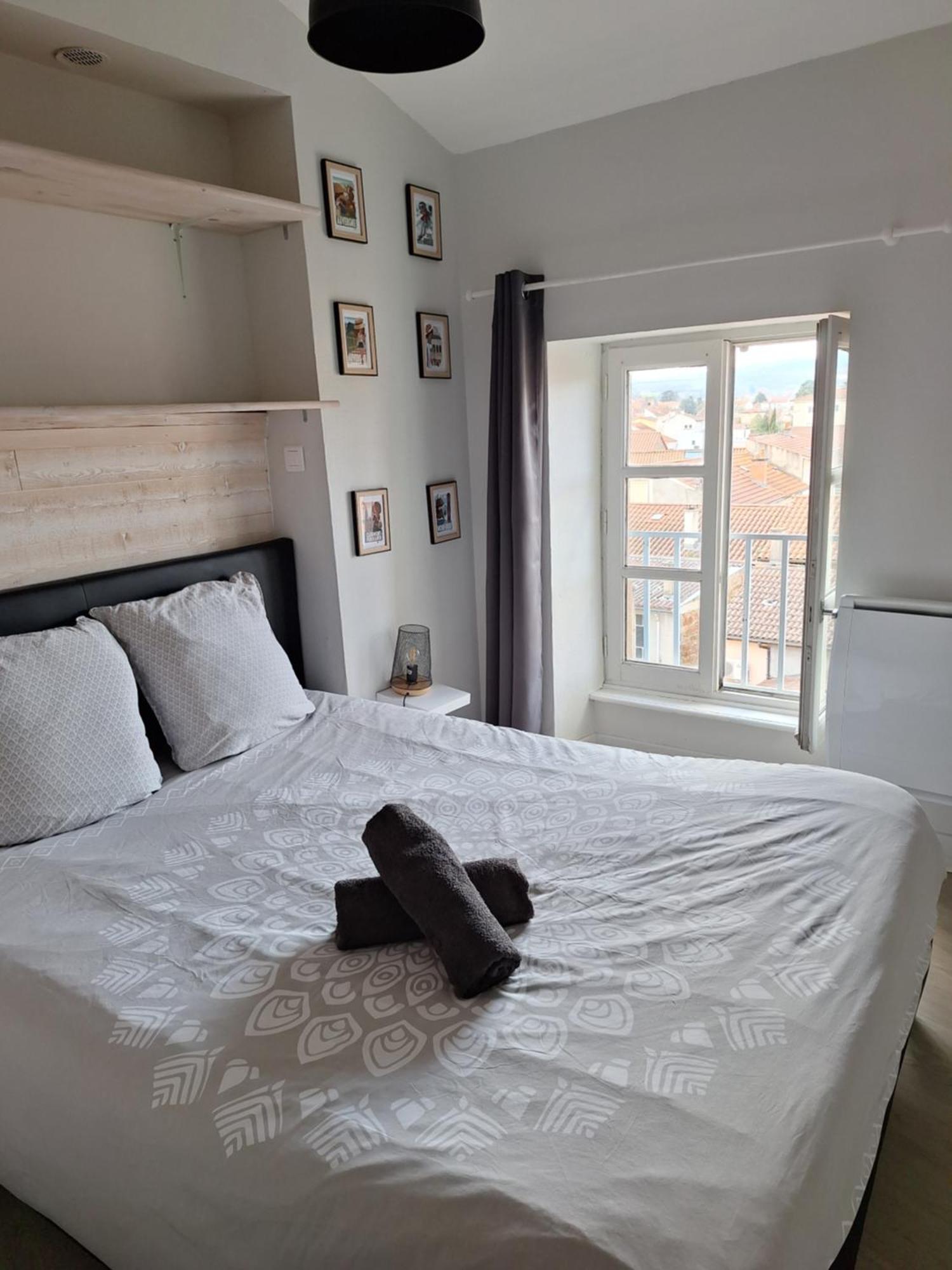 Appartement F2 Centre-Ville Issoire Avec Jolie Vue Экстерьер фото
